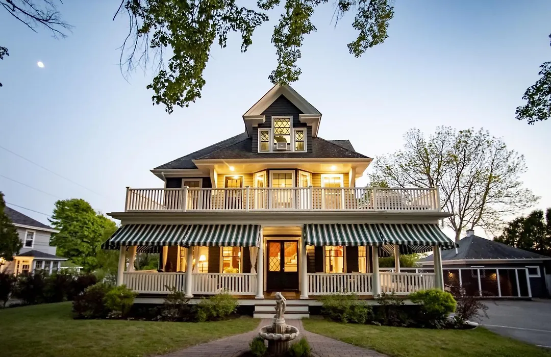 Lindenwood Inn-1